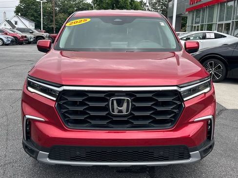 Used 2025 Honda Pilot EX-L image 8