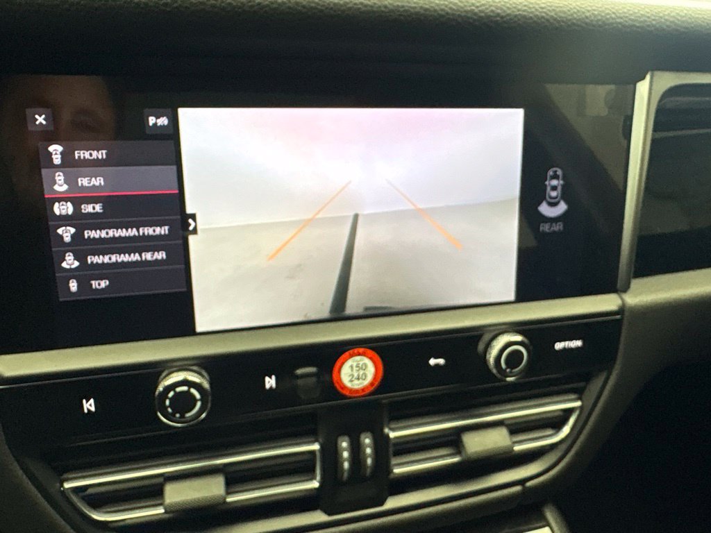 Certified 2023 Porsche Macan S AWD/4WD image 40