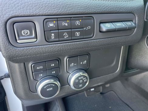 Used 2022 GMC Yukon Denali AWD/4WD image 19