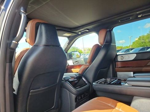 Certified 2023 Lincoln Navigator Reserve AWD/4WD image 15