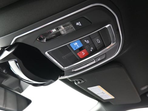 Used 2023 Jeep Wagoneer L Series III w/ Preferred Equipment Group image 28