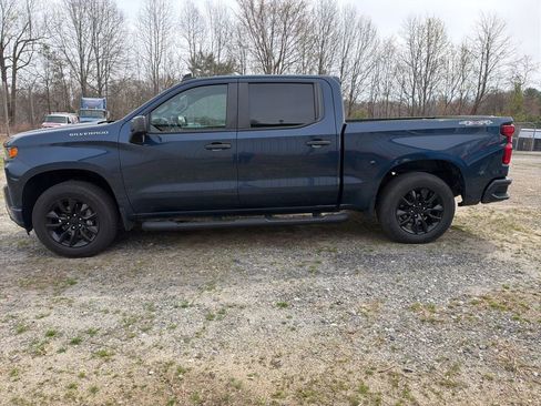 Used 2020 Chevrolet Silverado 1500 Custom w/ Custom Value Package image 1