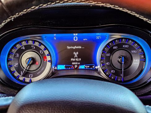 Used 2020 Chrysler 300 S image 28