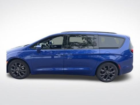 Used 2018 Chrysler Pacifica Touring-L Plus w/ Advanced Safetytec Group FWD image 2