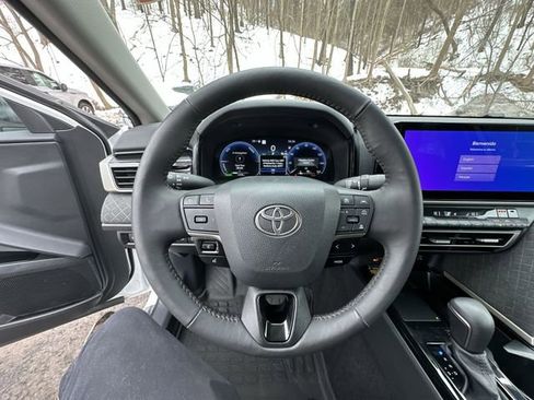Used 2025 Toyota Camry XLE image 13
