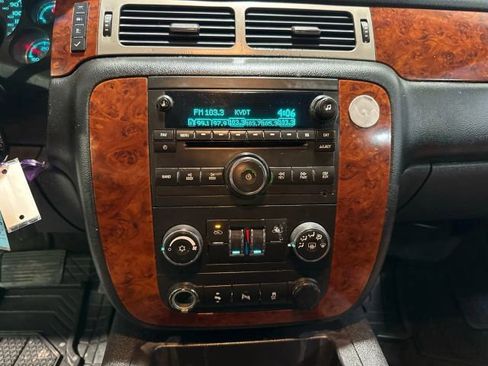 Used 2013 Chevrolet Avalanche LS image 16