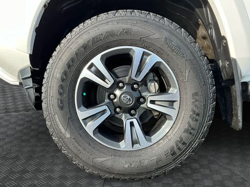 Used 2019 Toyota Tacoma TRD Sport w/ TRD Premium Sport Package image 16