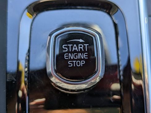 Certified 2022 Volvo XC60 B5 Inscription w/ Advanced Package image 29