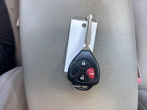 Used 2012 Toyota RAV4 4WD w/ Upgrade Value Pkg image 32