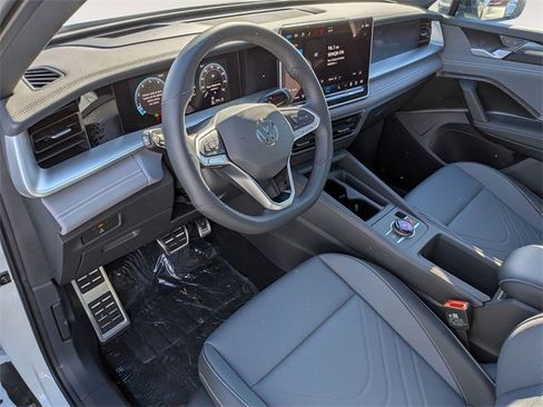 New 2026 Volkswagen Tiguan SE R-Line image 11