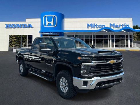Used 2024 Chevrolet Silverado 2500 LT image 1
