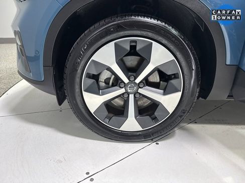 Used 2025 Volvo XC40 B5 Plus image 7