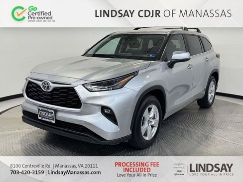 Used 2023 Toyota Highlander LE FWD image 4