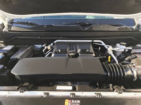 Certified 2024 GMC Canyon AT4 w/ Technology Package image 8