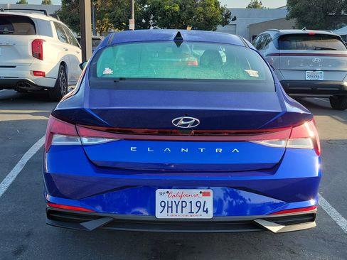 Used 2023 Hyundai Elantra SEL w/ Convenience Package FWD image 4
