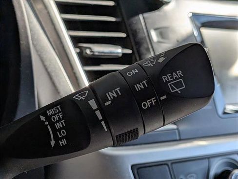 Used 2016 Toyota Highlander LE image 9