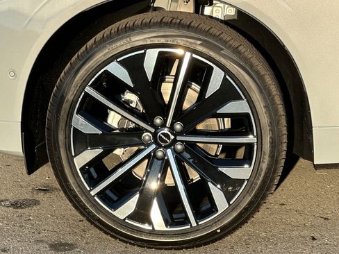 New 2026 Volvo XC60 B5 Ultra w/ Protection Package Premier AWD/4WD image 11