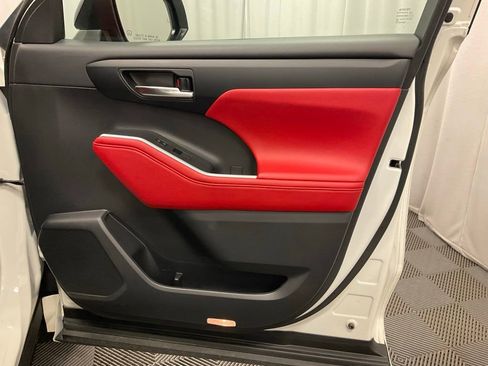 Used 2021 Toyota Highlander XSE image 31