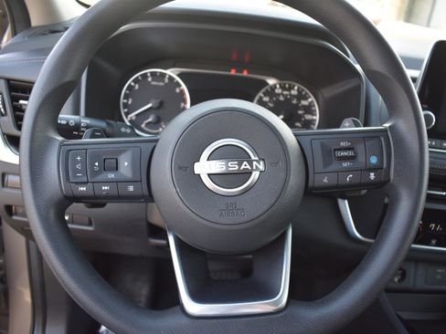 Used 2024 Nissan Rogue SV image 13