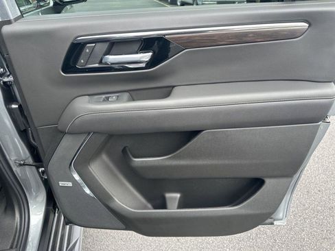 New 2026 Chevrolet Suburban Premier w/ Sun And Tow Package AWD/4WD image 34