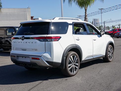 Used 2025 Nissan Pathfinder Platinum w/ Cargo Package image 7