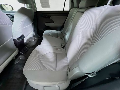 Certified 2023 Toyota Highlander L image 22