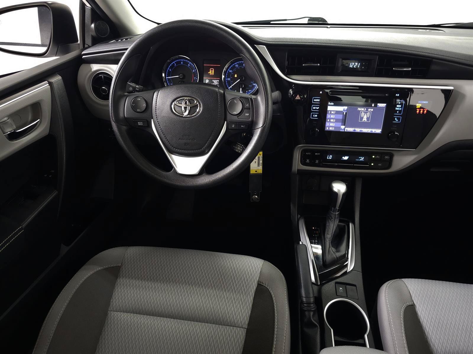 Used 2018 Toyota Corolla LE FWD image 15