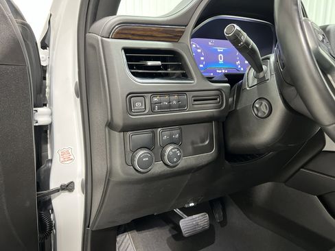 Used 2023 Chevrolet Suburban Premier image 15