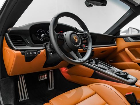 Used 2025 Porsche 911 Carrera image 41