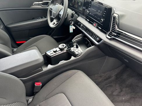 Certified 2025 Kia Sportage LX image 20