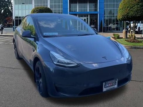 Used 2022 Tesla Model Y Long Range AWD/4WD image 18