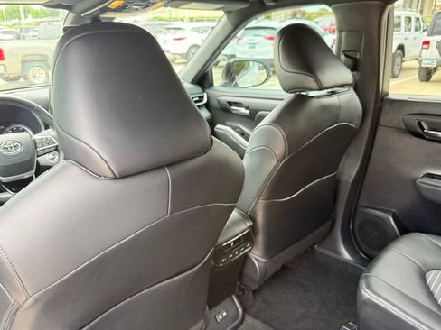 Used 2023 Toyota Highlander XSE image 27