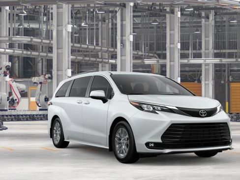New 2026 Toyota Sienna XLE FWD image 17