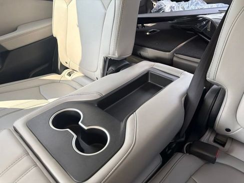Used 2025 Honda Pilot Touring image 35