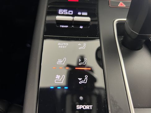Certified 2024 Porsche Macan AWD/4WD image 23