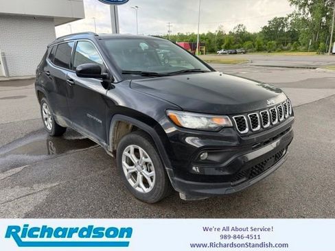 Used 2024 Jeep Compass Latitude AWD/4WD image 1
