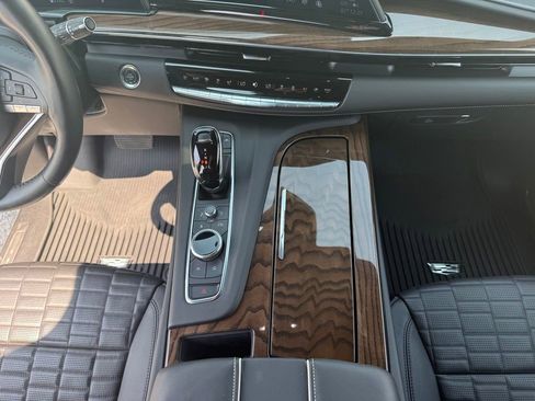 Used 2024 Cadillac Escalade Sport Platinum w/ LPO, Floor Liner Package AWD/4WD image 25