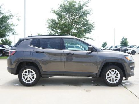 Used 2017 Jeep Compass Sport w/ Cold Weather Group AWD/4WD image 10