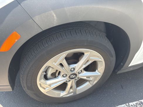 Certified 2023 Hyundai Kona SEL AWD/4WD image 5