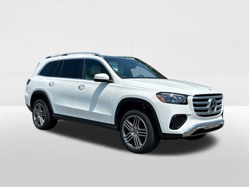 Used 2025 Mercedes-Benz GLS 450 4MATIC image 2