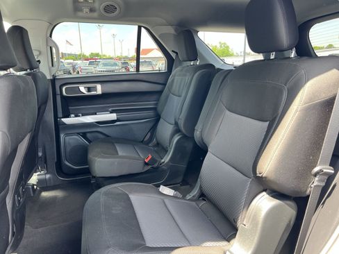 Used 2023 Ford Explorer XLT AWD/4WD image 31
