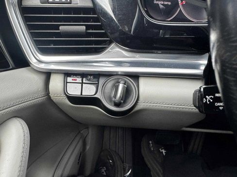 Used 2017 Porsche Panamera image 23