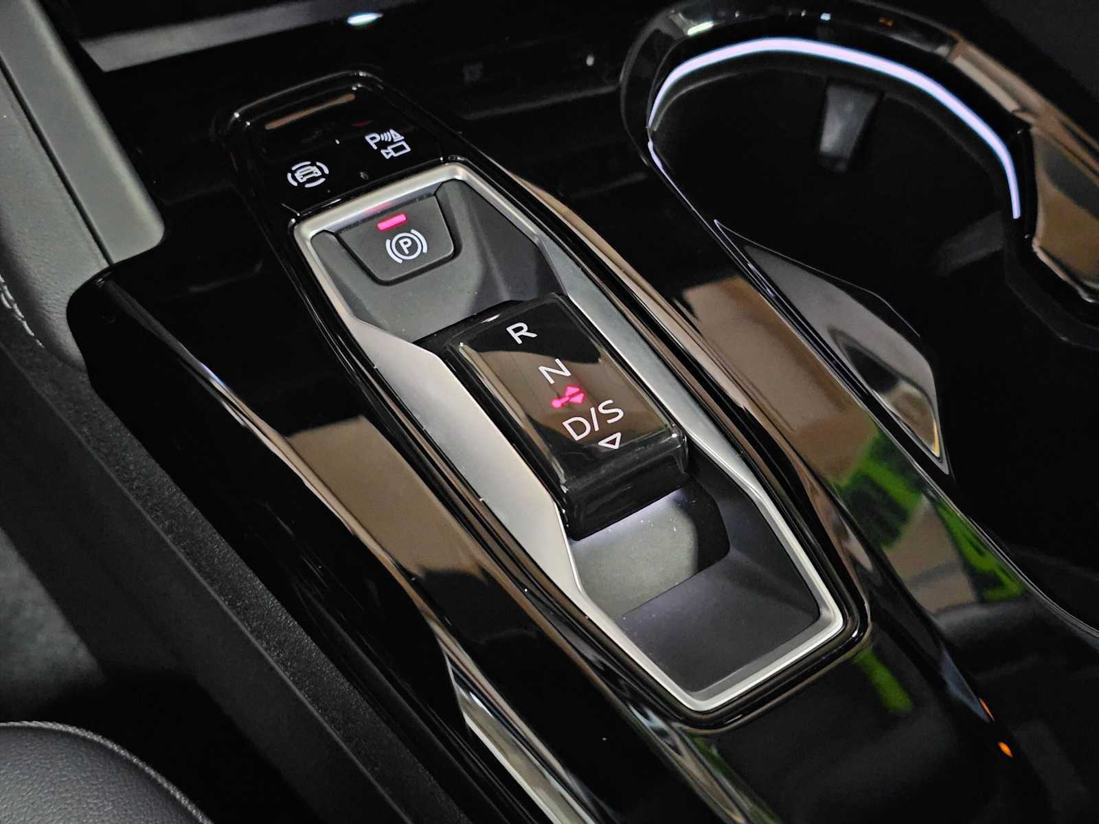 Used 2025 Audi Q5 Premium w/ Convenience Package AWD/4WD image 32