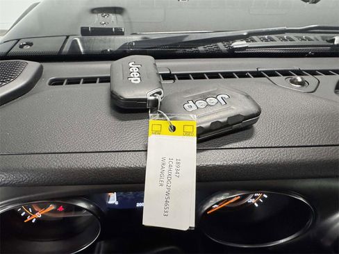Used 2023 Jeep Wrangler Sport S image 31