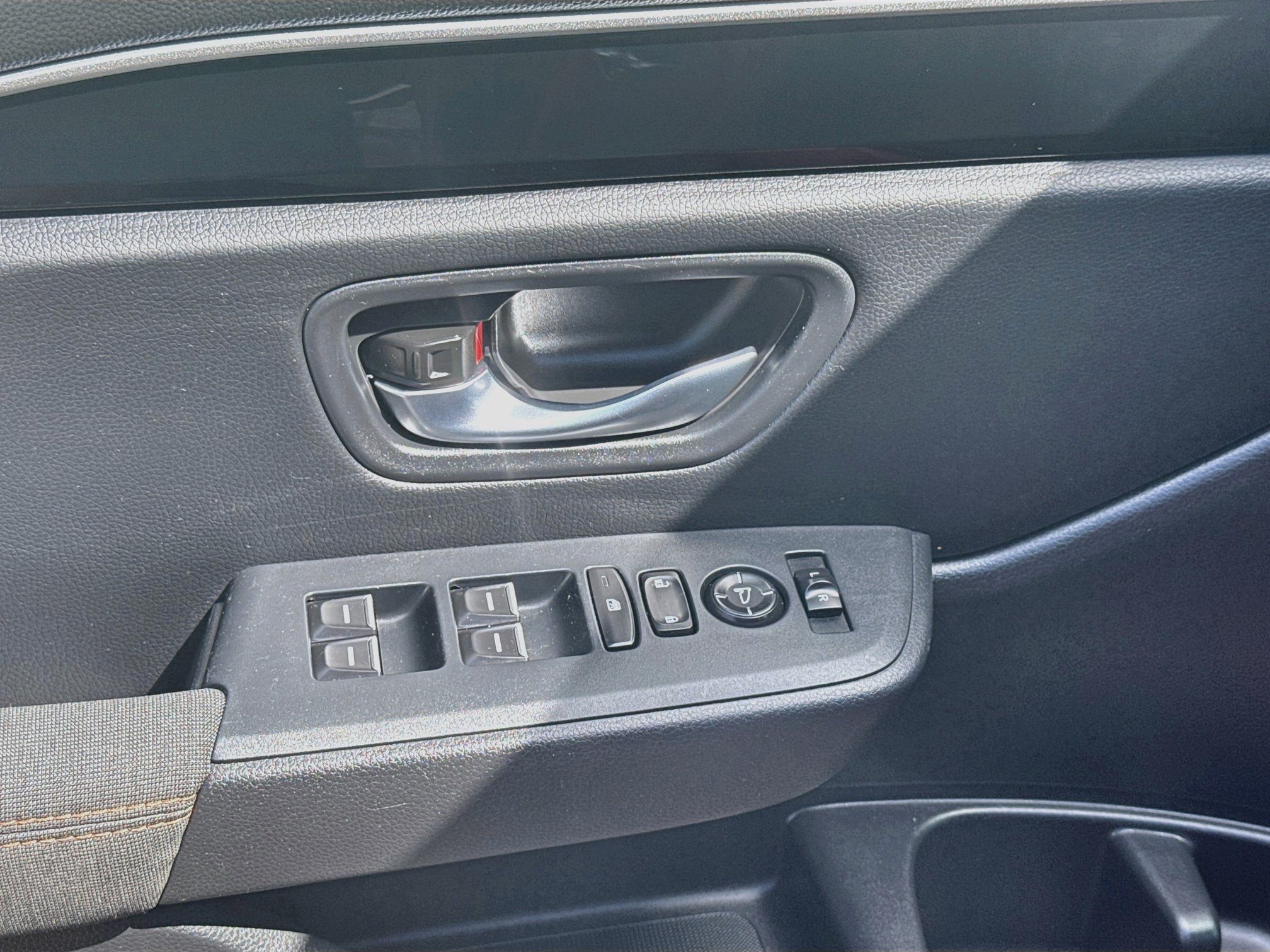Used 2025 Honda Pilot Sport image 16