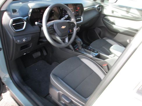 Used 2025 Chevrolet TrailBlazer LT image 11