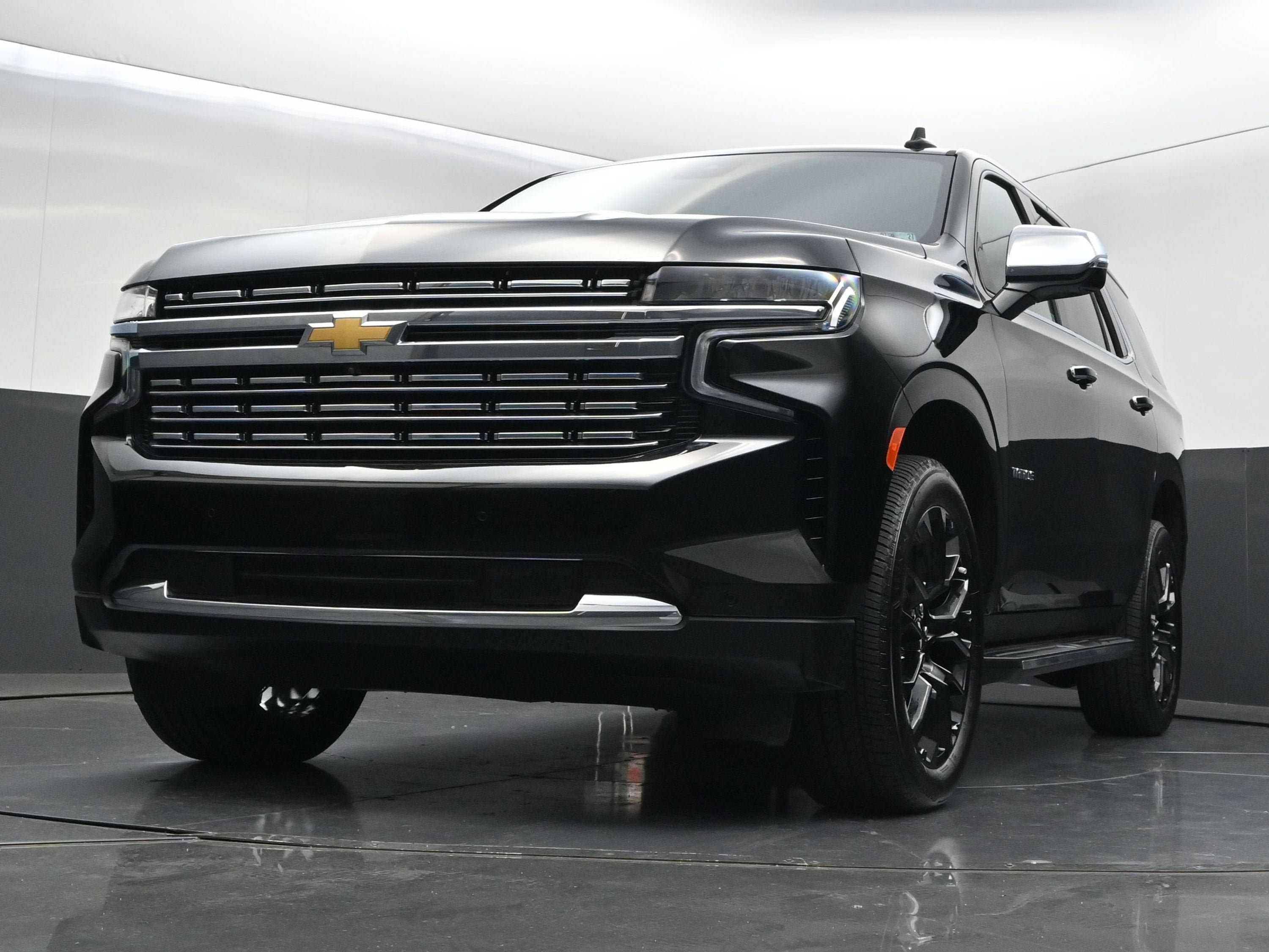 Used 2024 Chevrolet Tahoe Premier w/ Premium Package AWD/4WD image 46