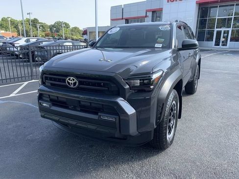 Used 2025 Toyota 4Runner SR5 AWD/4WD image 4