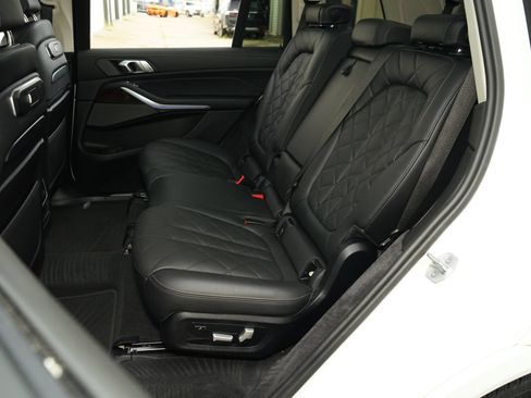 Used 2024 BMW X7 xDrive40i AWD/4WD image 22