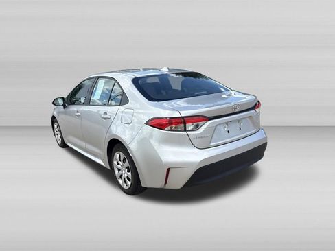 Used 2025 Toyota Corolla LE FWD image 6